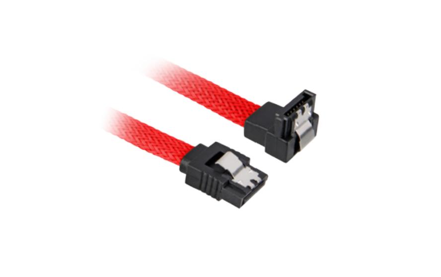 Rødt Sharkoon SATA III-kabel med sorte lige og vinklede 7-pin-stik