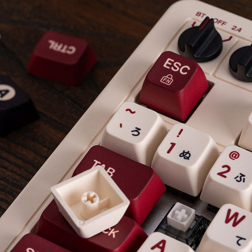 8BitDo Retro 108 Mechanical Keyboard Fami Edition – Aftaget tast viser mekanisk kontakt