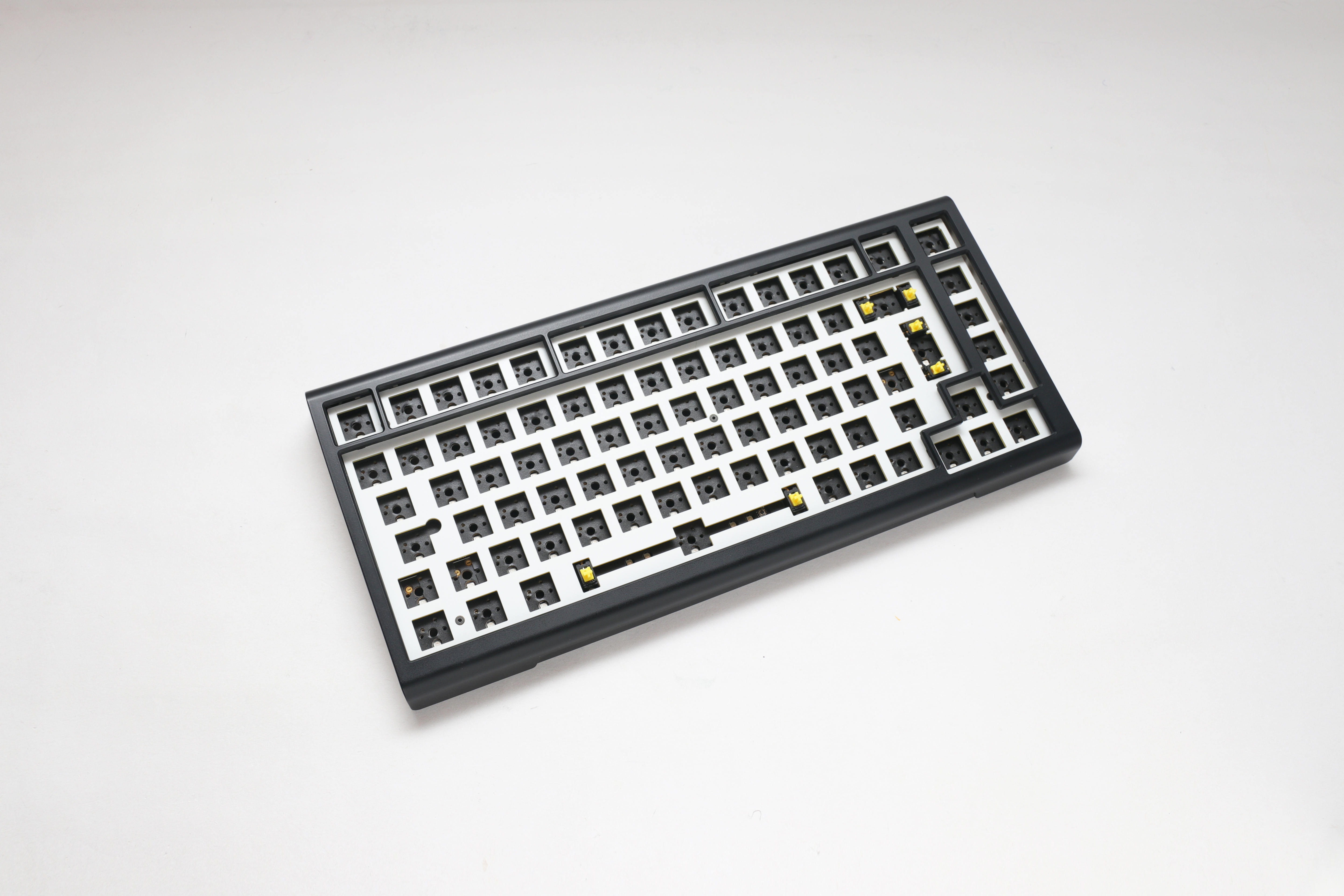 Ducky Tinker75 - Barebone - ISO - Svart