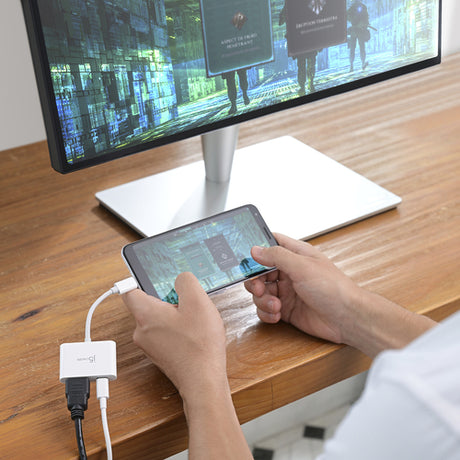 j5create JCA152-N – USB-C til HDMI med PD-opladning – Telefon og skærm som eksempel