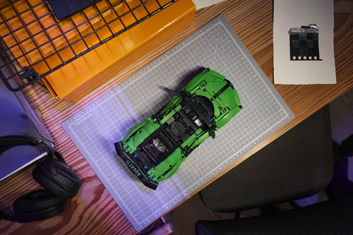 LEGO Technic 42241 – Grøn Bugatti Chiron Pur Sport – produktdetalje eller byggeeksempel 3