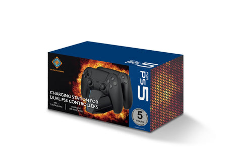 Sort Deltaco Gaming GAM-147-ladestation til PS5-controllere – emballagen set skråt