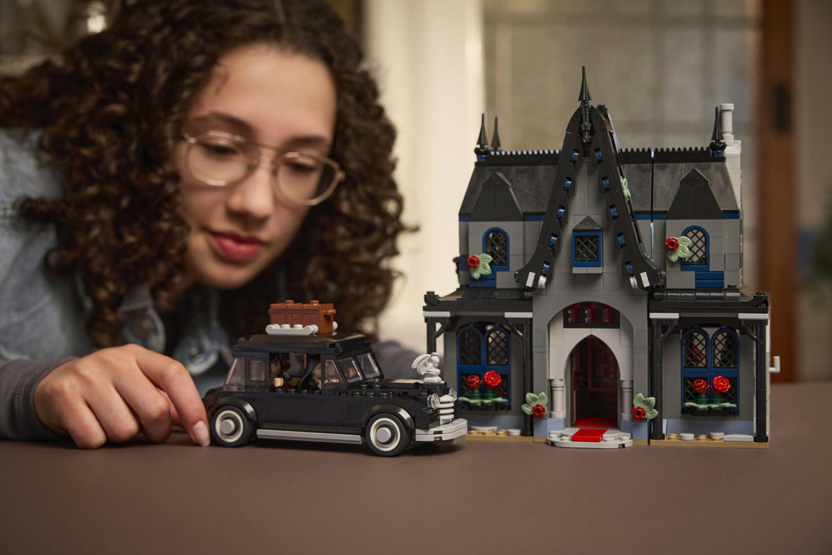 LEGO - Wednesday - Morticia's Cottage (76786) LEGO