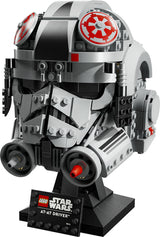 LEGO Star Wars – AT-AT-pilothjelm – bygget AT-AT-pilothjelm på stand