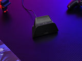 Trust GXT 255 – sort opladningsstander til PS5 – produkt i brug, øvrigt udstyr er illustration