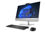 HP EliteOne 870 G9 AiO – 27", Core i5-14500, 16 GB, 512 GB – producentillustration af alt-i-en-PC med tastatur og mus