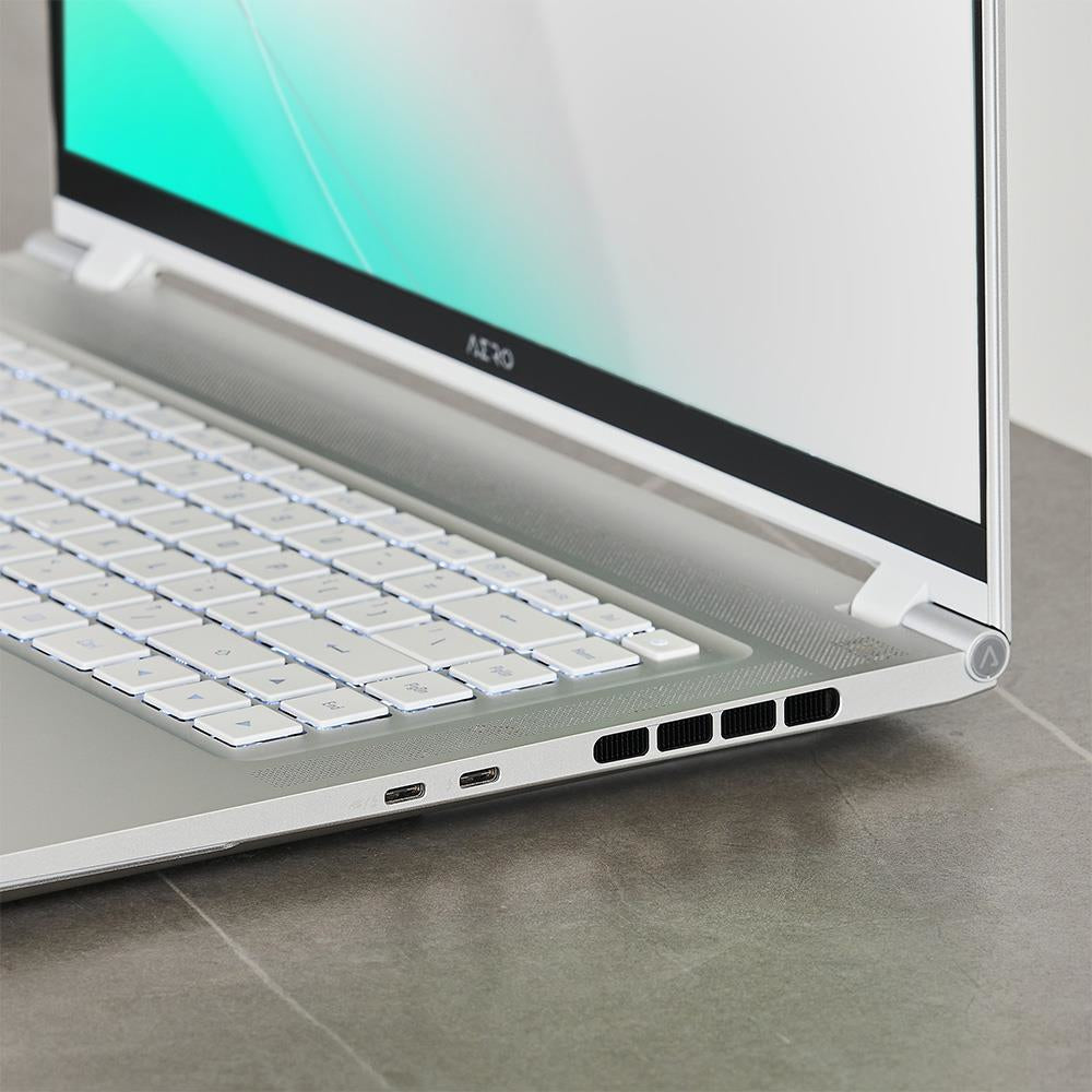 GIGABYTE AERO 16 OLED BSF-73DE994SO, 40,64 cm (16 tum), i7-13700H, RTX 4070 spelbärbar dator